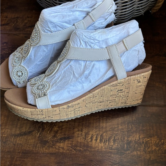 Skechers White Beaded Women's Sandals - Picture 2 of 7